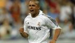 رحلة الأسطورة كارلوس.. بين التدمير الإنجليزي والإنقاذ الإيطالي