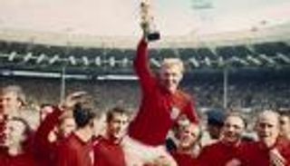 بوبي مور.. أسطورة صنعت أشهر لقطة في تاريخ منتخب إنجلترا