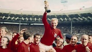 بوبي مور قائد منتخب إنجلترا الأسبق