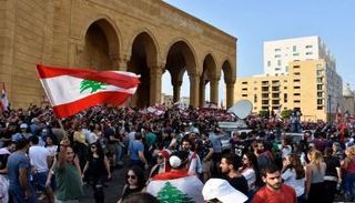 متظاهرون لبنانيون في العاصمة بيروت - أرشيفية