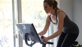 بدء التدريبات حتى في منتصف العمر ينقذ النساء