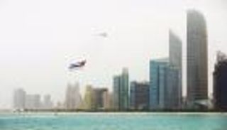 عبر الأرض والسماء.. رسائل توعوية إماراتية للوقاية من كورونا