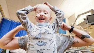 الطفل أرتشي في المستشفى