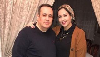 إسراء مع والدها الطبيب الراحل أحمد اللواح