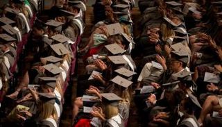 حفل تخرج في إحدى جامعات بريطانيا