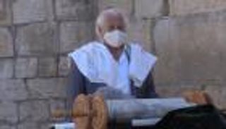 سفير واشنطن بإسرائيل يخالف تعليمات كورونا بـ"صلاة" مثيرة للجدل