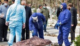 دفن أحد ضحايا كورونا في إيران - أرشيفية