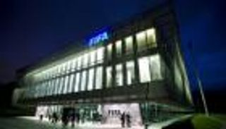 فتوى قانونية تعصف بتوصيات فيفا لاستئناف النشاط