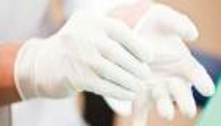 "الصحة العالمية" تحدد قفازات الوقاية من كورونا