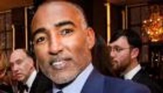 رجل أعمال مُقيم يضع شركة طيرانه تحت تصرف حكومة الإمارات