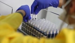 ريمديسيفير بانتظار الموافقة التنظيمية لإدراجه كعلاج رسمي لكورونا