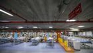 "ساحة سيارات" تتحول لوحدة رعاية لعلاج كورونا في البحرين