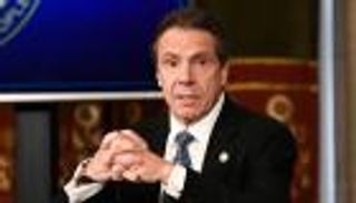 حاكم نيويورك لن يسقط قيود كورونا ولو بأمر ترامب