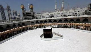 الكعبة المشرفة خالية بسبب إجراءات التصدي لـ"كورونا"