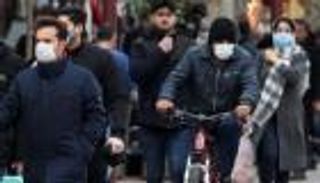 كورونا في إيران.. إقالات لمسؤولين شككوا بأعداد المصابين