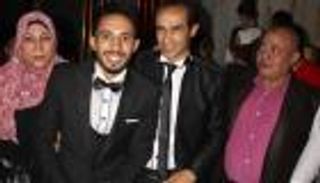 بالكوميديا والتفاؤل.. 45 مصابا من عائلة مصرية يحاربون كورونا