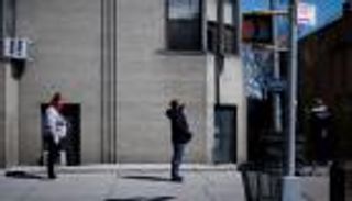 أمريكا تحتاج للتباعد الاجتماعي حتى 2022 جراء كورونا