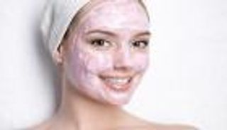 فتيات يستعدن جمالهن.. ما أفسده الروتين يصلحه "حجر كورونا"