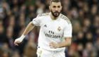 بنزيمة يضع خطة الرحيل عن ريال مدريد