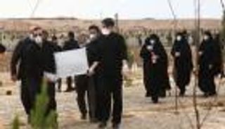 برلماني إيراني يحذر: كورونا سيتحول لمرض مزمن ببلادنا