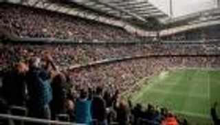 نبوءة طبية تبعد جماهير الكرة عن الملاعب حتى 2022