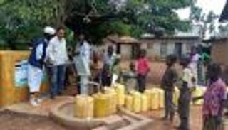 مهندس مصري يدشن مبادرة لحفر آبار "خيرية" في أوغندا