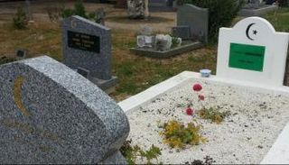 نقص ساحات الدفن على الشريعة الإسلامية في فرنسا