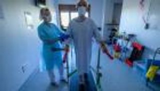 ناجون من كورونا.. استعادة الحياة تبدأ بالتأهيل النفسي