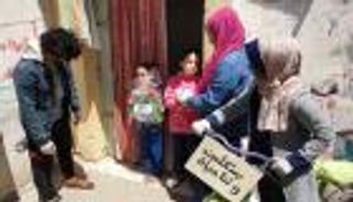 "بسكليت ولنا حياة".. فلسطينيون يحاربون كورونا بنشر المعرفة والأمل