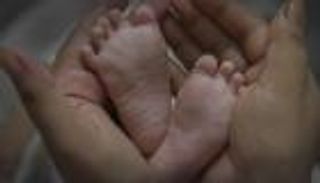 أسماء مواليد كورونا.. زوجان هنديان يواجهان الوباء بـ"معقم"