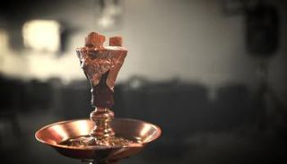 بعض المدخنين استبدلوا الشيشة بالسجائر