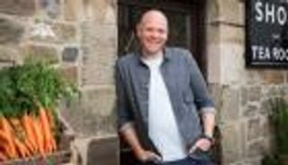 طاهٍ بريطاني شهير يكافح كورونا بوجبات للقطاع الطبي