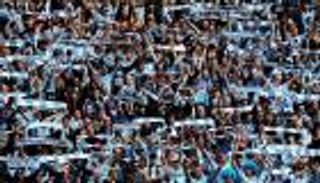 أندية البريمييرليج تواجه كورونا بـ"الجماهير المزيفة"