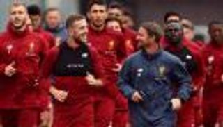 "منشفة" تنقل مدرب ليفربول "المغمور" لحيز الشهرة