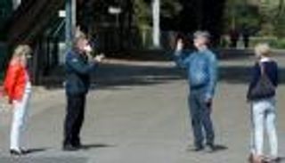 بأجهزة التعقيم.. فرنسا تحاصر كورونا في المحطات