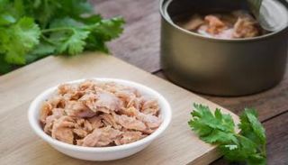 الاحتفاظ بالمعلبات المفتوحة في الثلاجة يهدد صحتك