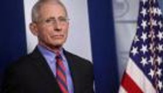 كورونا يحول عالماً أمريكياً لبطل شعبي