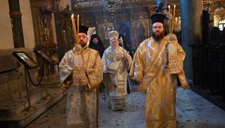 من مراسم الاحتفال بعيد الفصح داخل إحدى الكنائس