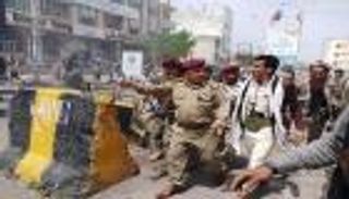 عناصر إخوانية تغلق مقر محافظة تعز للمرة الثانية خلال أسبوع 