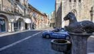 عزل مدينة إيطالية غداة وفاة رئيس بلديتها بكورونا