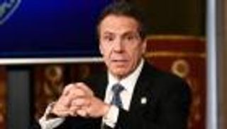 حاكم نيويورك يحذر من تخفيف قيود كورونا 