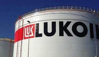 خزان نفط يتبع شركة لوك أويل - أرشيف