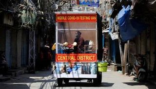 وحدة فحص متنقلة لفيروس كورونا بالهند- رويترز