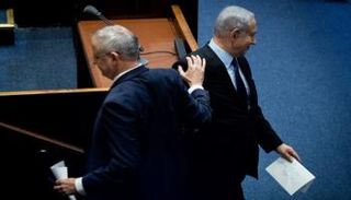 نتنياهو وجانتس في مشهد سابق داخل الكنيست- أرشيفية