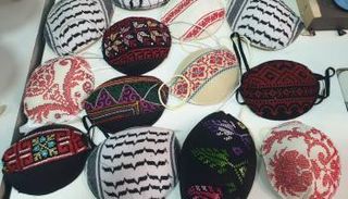 كمامات مستوحاة من التراث الفلسطيني 