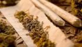 احتجاز 3 في كمبوديا بتهمة الاتجار بالمخدرات عبر فيسبوك