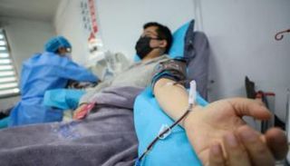 البلازما لن تكون بديلا لعلاج كامل لـ(كوفيد-19) بل حلا مؤقتا