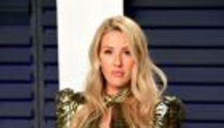 مفاجأة العمر من إيلي جولدينج لممرضة تحتفل بزفافها