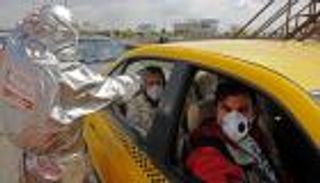 إيران تفتح الأسواق والتنقل بين المحافظات رغم مخاطر كورونا