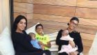 بالفيديو.. "الخال رونالدو" يثير الجدل بعيد ميلاد صاخب